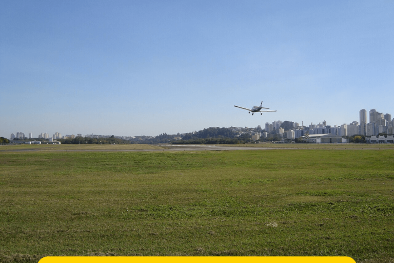 Aeroporto Campo de Marte: Seu Portão para SP